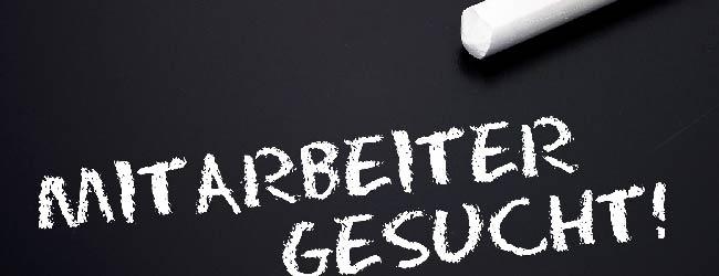 Abbildung: Tafel mit Schriftzug Mitarbeiter gesucht