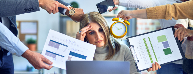 Abbildung: Buchhalterin in Zeitnot