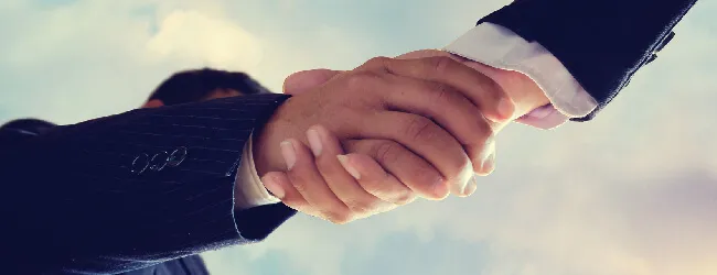 Abbildung: Handschlag fuer erfolgreiches Mergers & Acquisitions dank Outsourcing